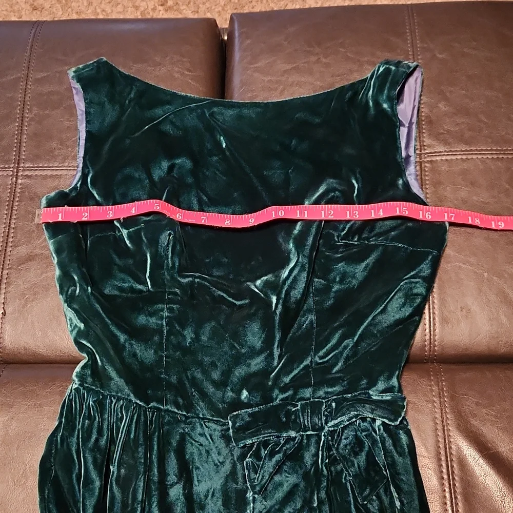 Custom made green velvet gown! - Picture 1 of 11